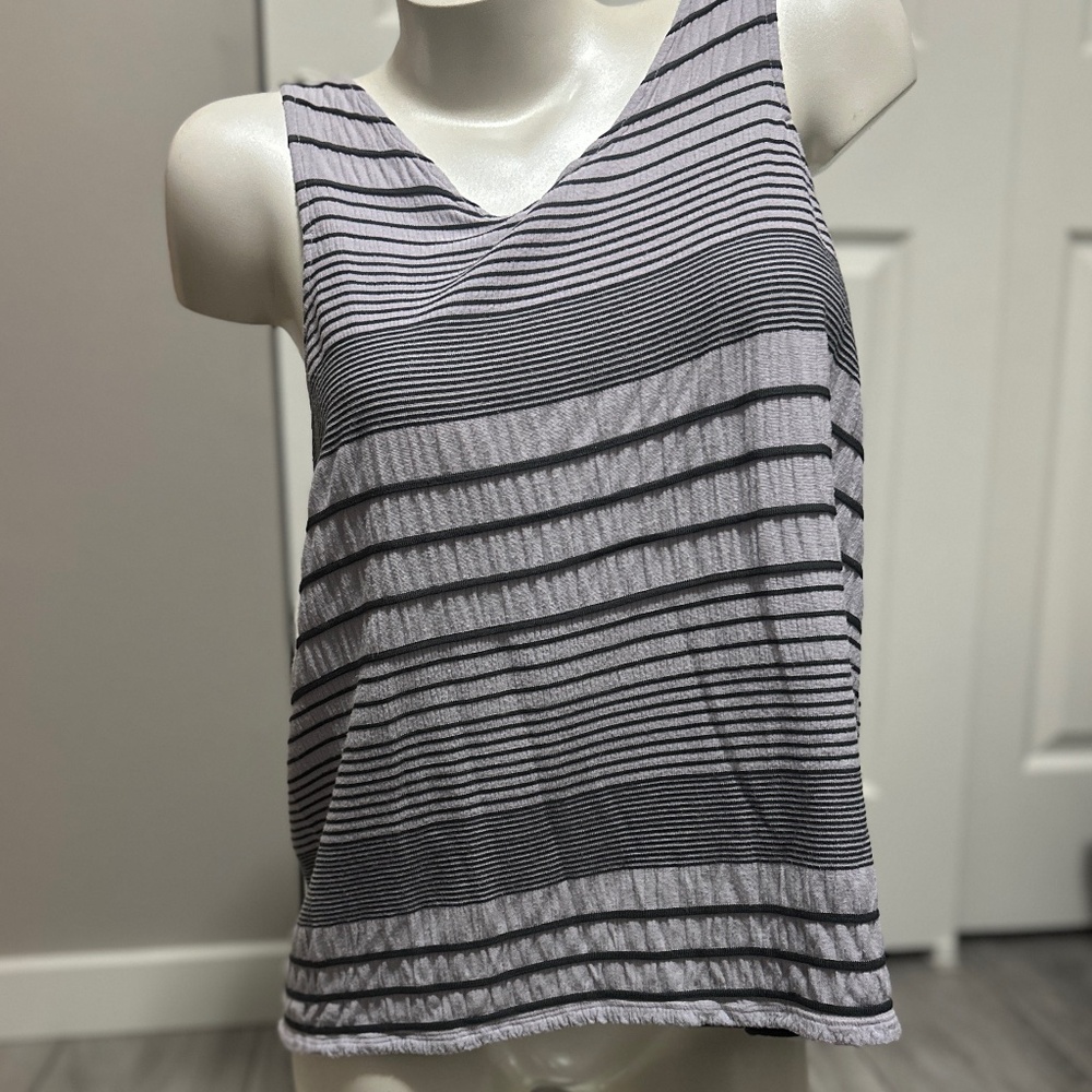 DELETTA (ANTHROPOLOGY) Textured Gry & Blk Women's Tank with Split-Open Back